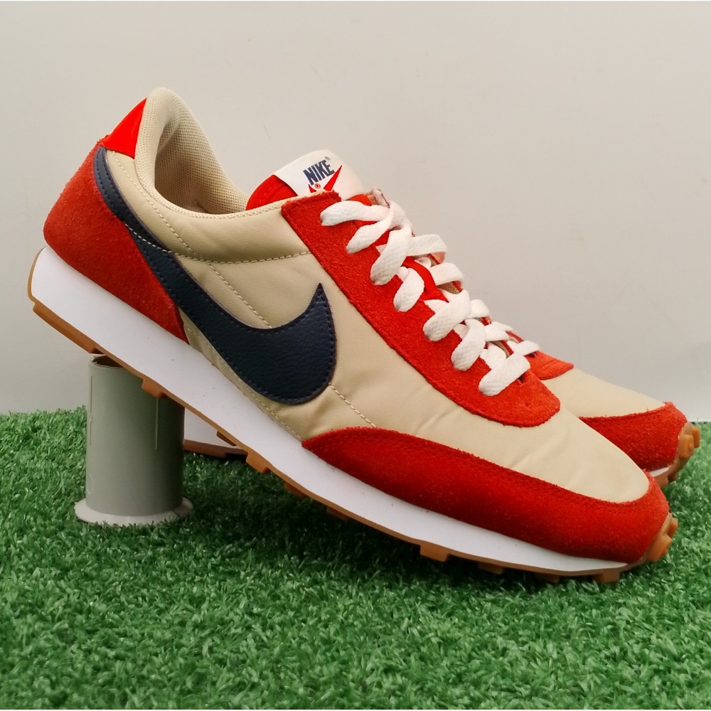 Nike Daybreak Women's Size 10 Siren Red Gum Low Top Athletic Sneaker CK2351-030